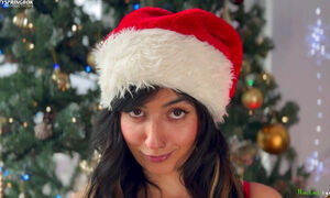 Aaliyah Yasin Gives You a Christmas Treat