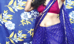 Hot Bhojpuri Housewife Dancing In The Blue Saree With Full Josh